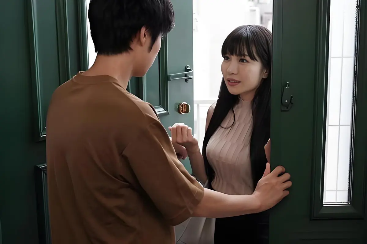 《隔壁阿姨》相关资源图片