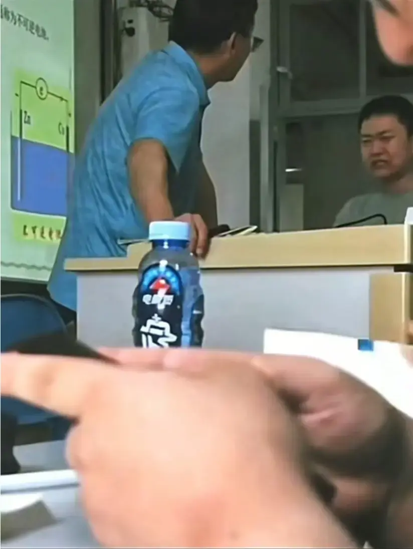 《上海二工大杀杀杀哥视频》