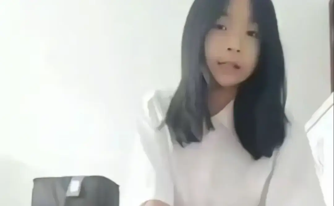 《张婉莹女孩写作业事件完整原视频》