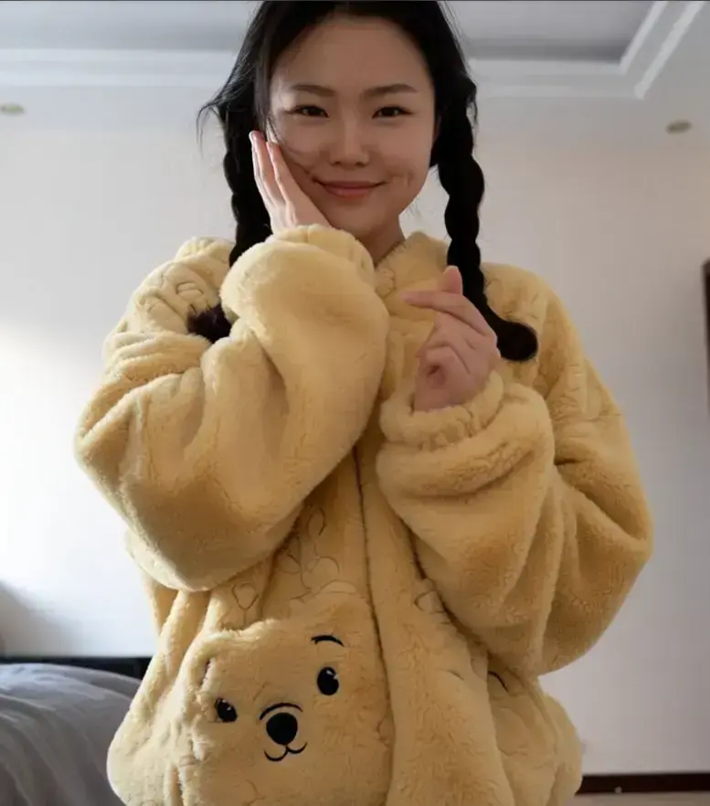 《建始女子将视频发到儿子班级群建始网红爱糖糖视频》